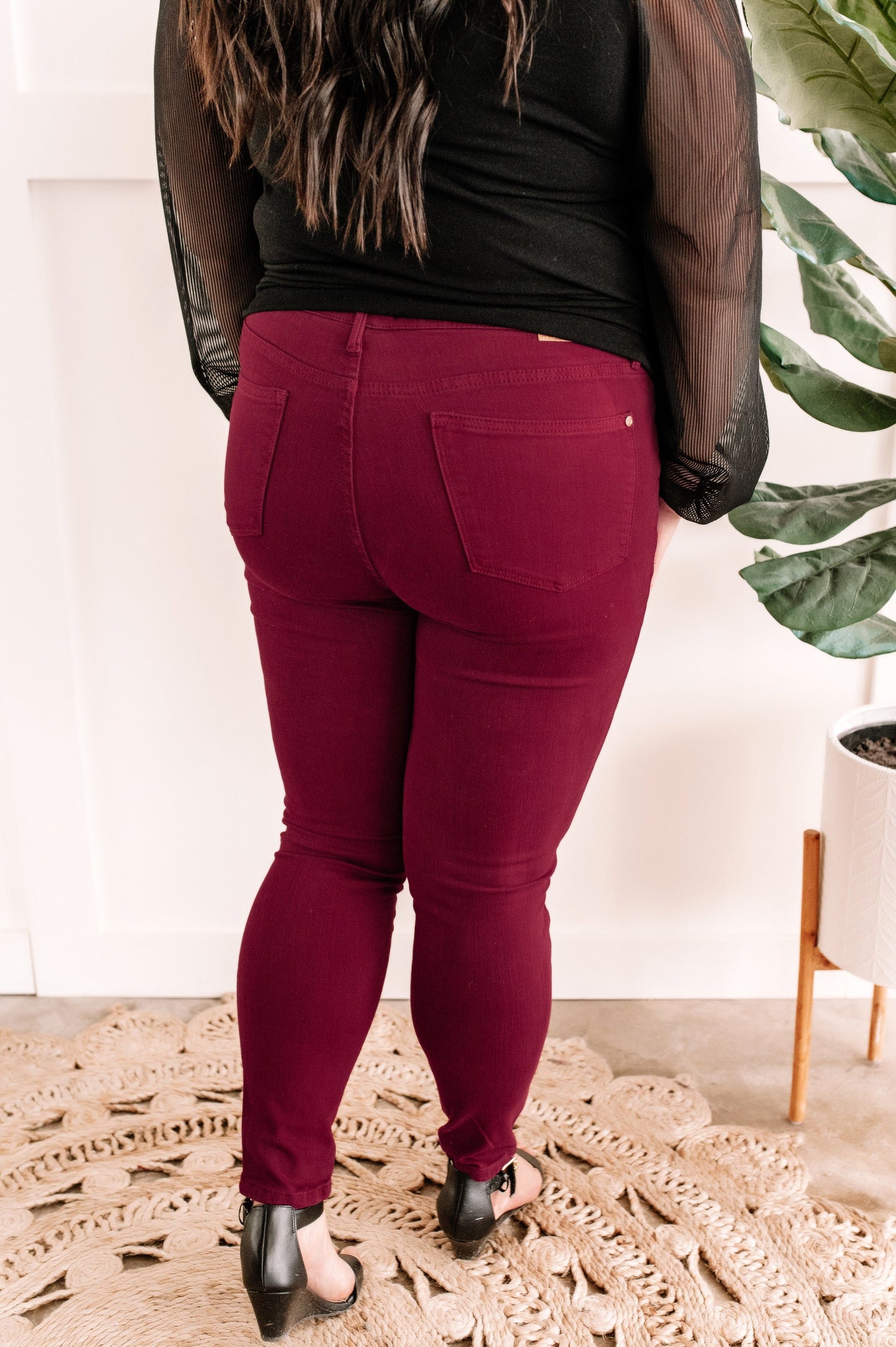 Tummy Control Skinny Fit Judy Blue Jeans In Garnet