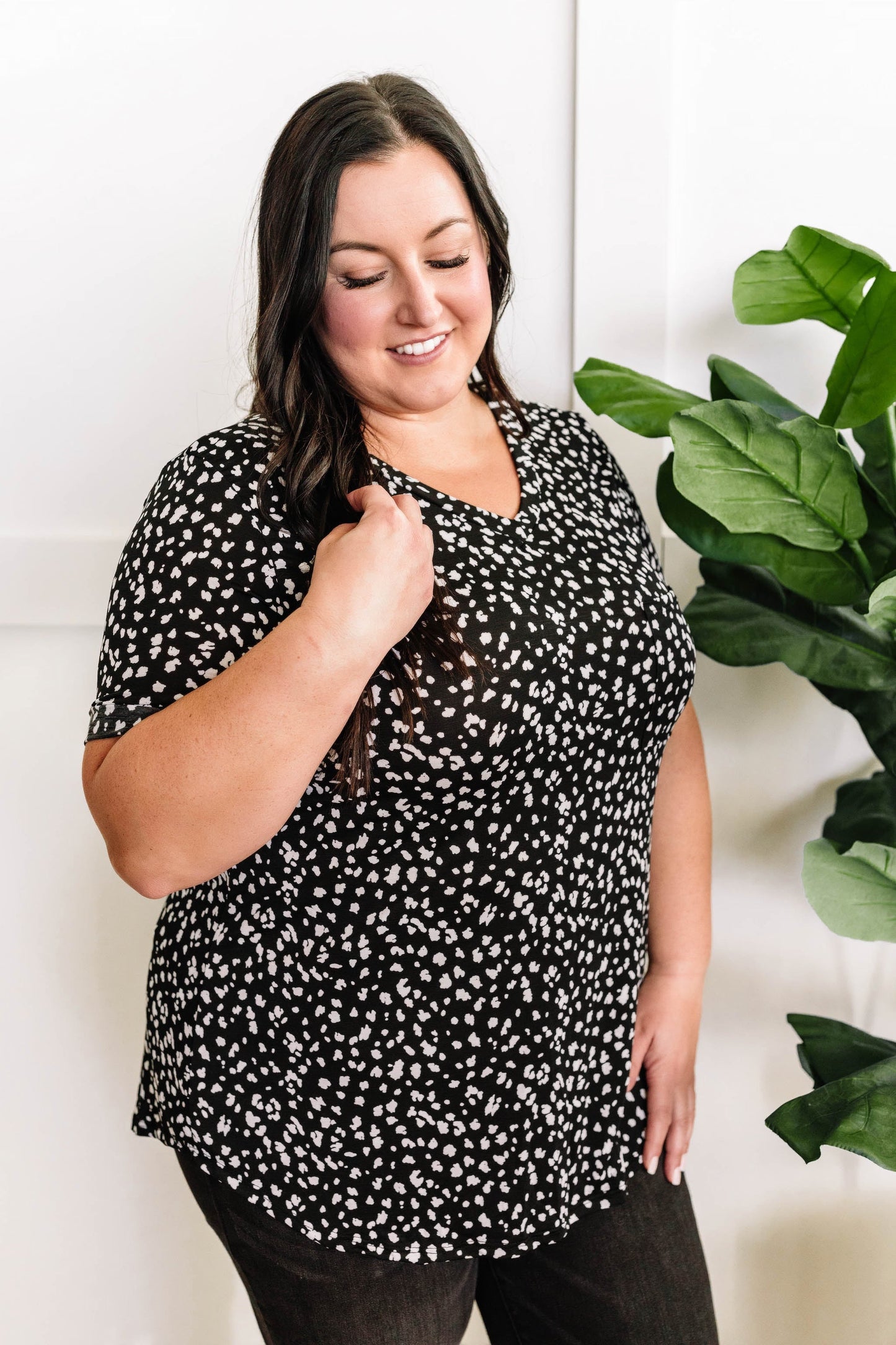 V Neck Pocket Top In Black & White Leopard